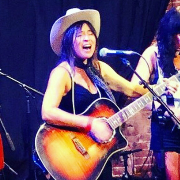 Joy Lee - Picture 1 of 8